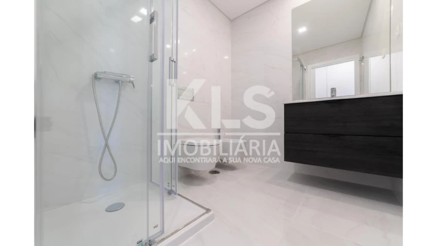 Moradia T4 para Venda em Tavarede Foto 14