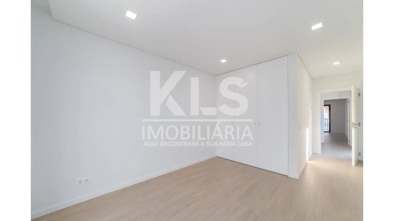 Moradia T4 para Venda em Tavarede Foto 8