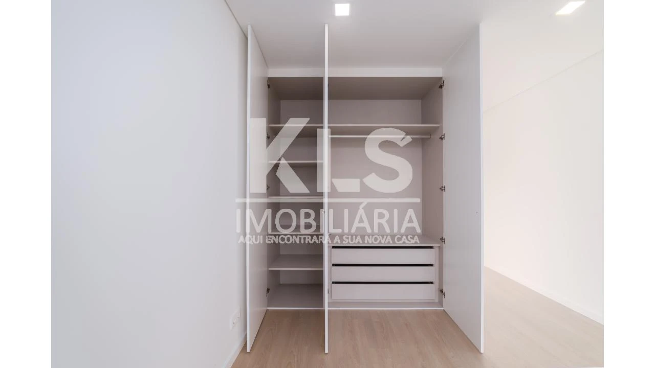 Moradia T4 para Venda em Tavarede Foto 9