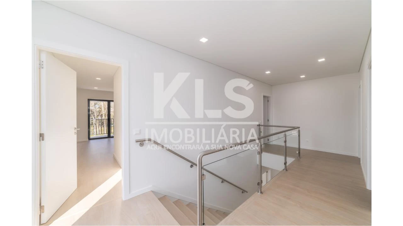 Moradia T4 para Venda em Tavarede Foto 11