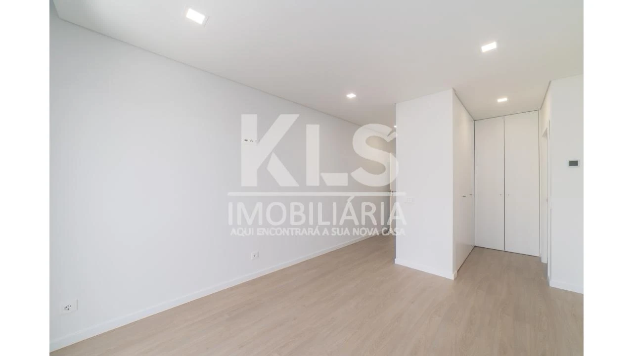 Moradia T4 para Venda em Tavarede Foto 13