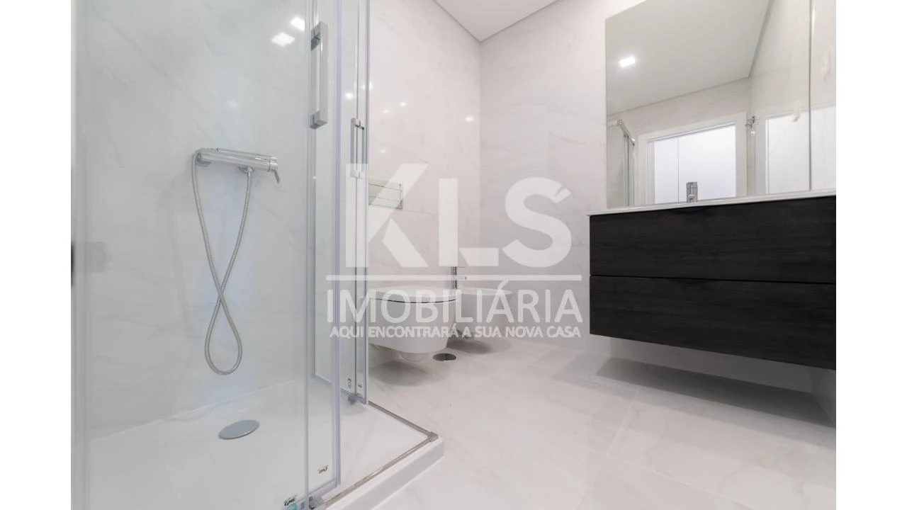 Moradia T4 para Venda em Tavarede Foto 14