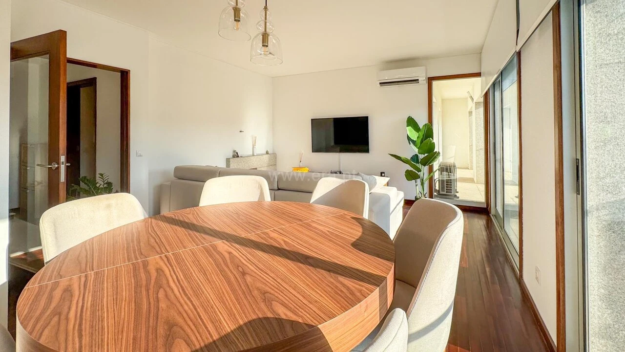 Apartamento T2 para Venda em Penafiel Foto 2