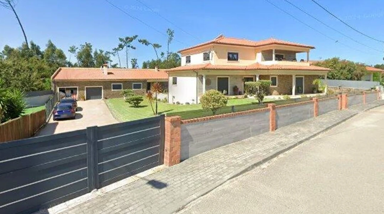 Moradia T4 para Venda em Coimbrão Foto 1