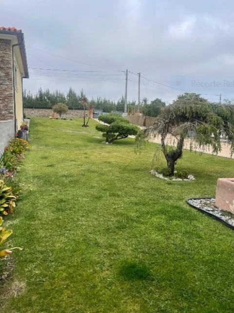 Moradia T4 para Venda em Coimbrão