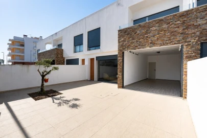 Moradia T4 para Venda em Nossa Sra de Fatima