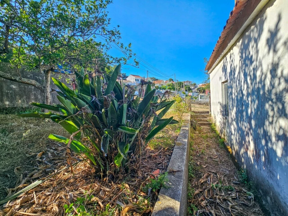 Moradia T1 para Venda em Venda do Pinheiro e Santo Estêvão das Galés Foto 8