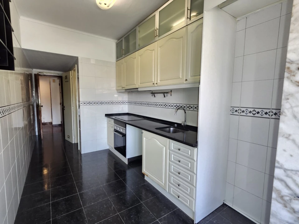 Apartamento T2 para Venda em Lumiar Foto 3