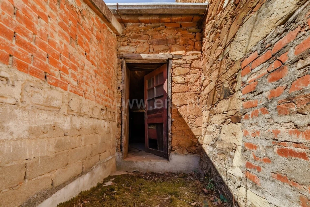 Moradia T3 para Venda em Casegas e Ourondo Foto 3