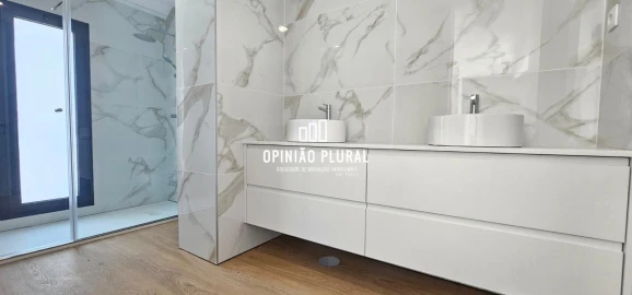 Apartamento T4 para Venda em Gulpilhares e Valadares