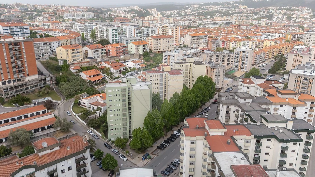Apartamento T4 para Venda em Santo Antonio dos Olivais Foto 3