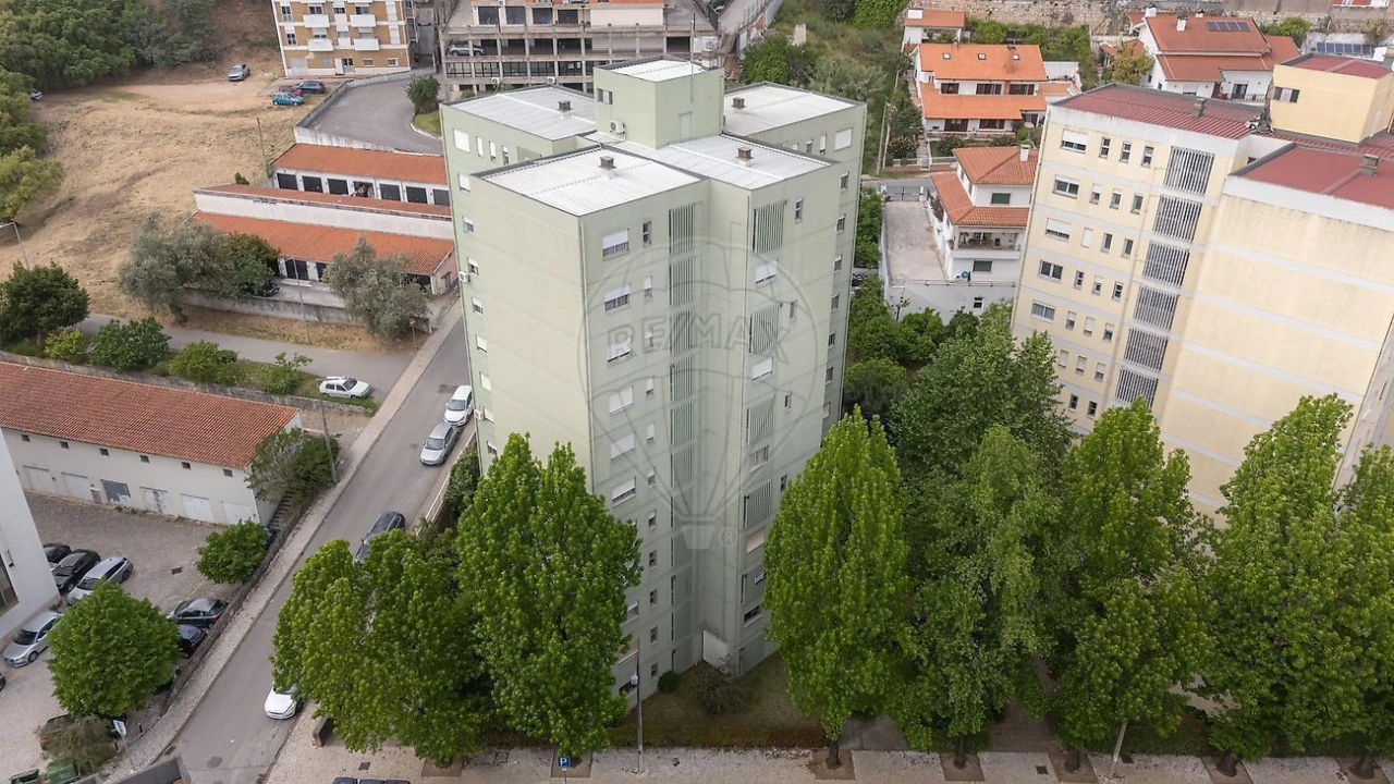 Apartamento T4 para Venda em Santo Antonio dos Olivais Foto 5