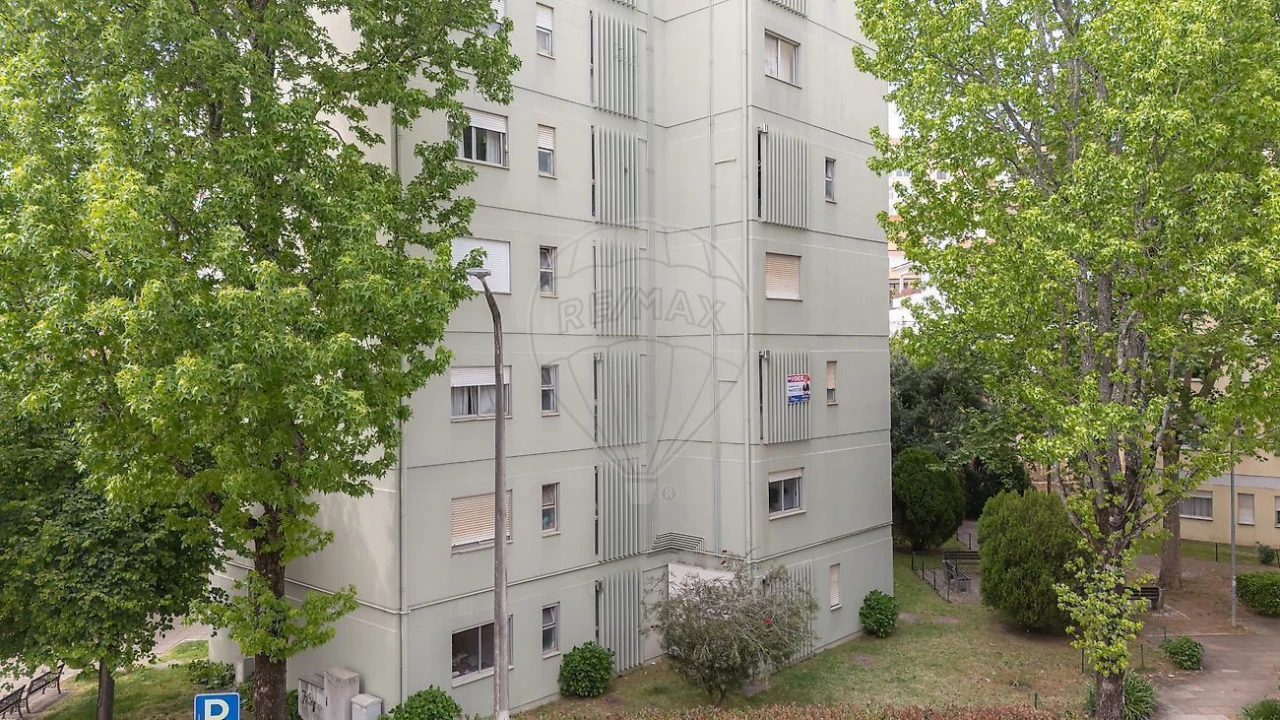 Apartamento T4 para Venda em Santo Antonio dos Olivais Foto 7