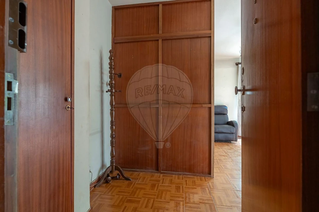 Apartamento T4 para Venda em Santo Antonio dos Olivais Foto 9