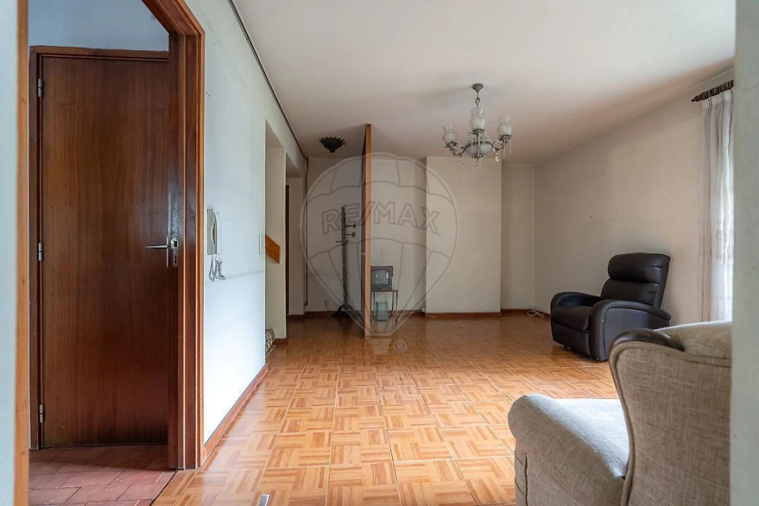 Apartamento T4 para Venda em Santo Antonio dos Olivais Foto 11