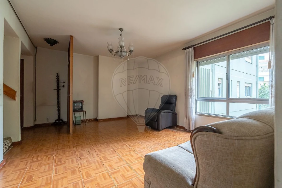 Apartamento T4 para Venda em Santo Antonio dos Olivais Foto 12