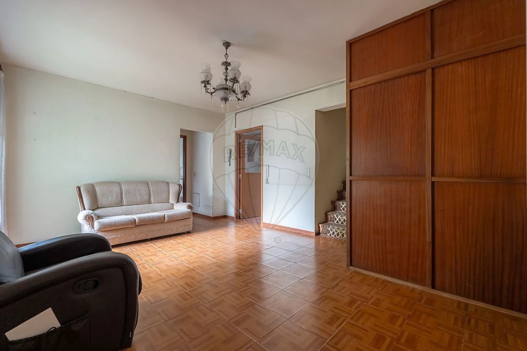 Apartamento T4 para Venda em Santo Antonio dos Olivais Foto 13