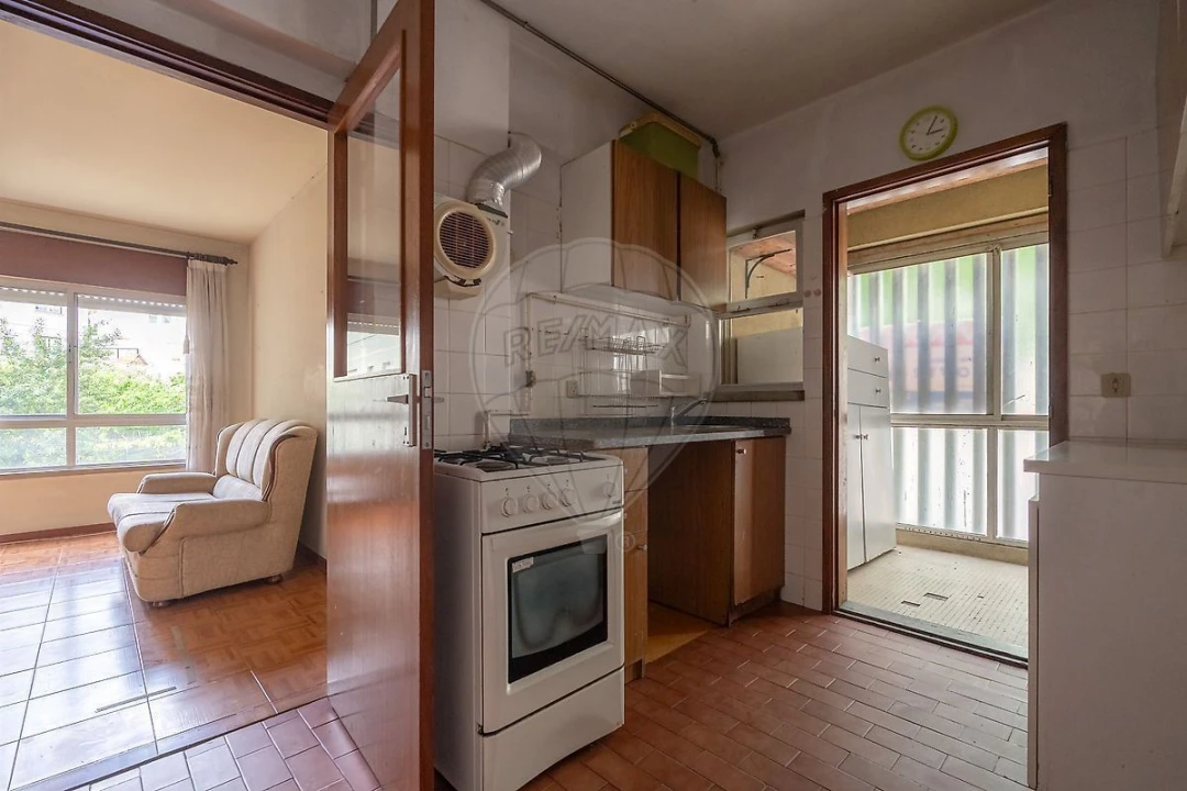 Apartamento T4 para Venda em Santo Antonio dos Olivais Foto 15