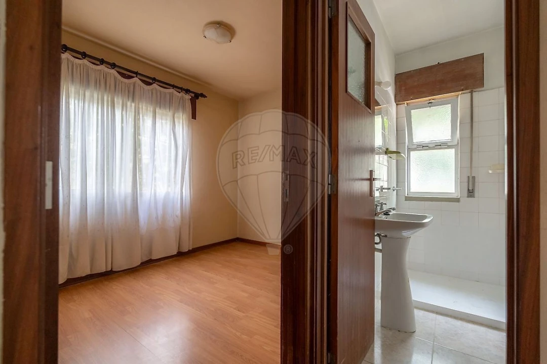 Apartamento T4 para Venda em Santo Antonio dos Olivais Foto 17