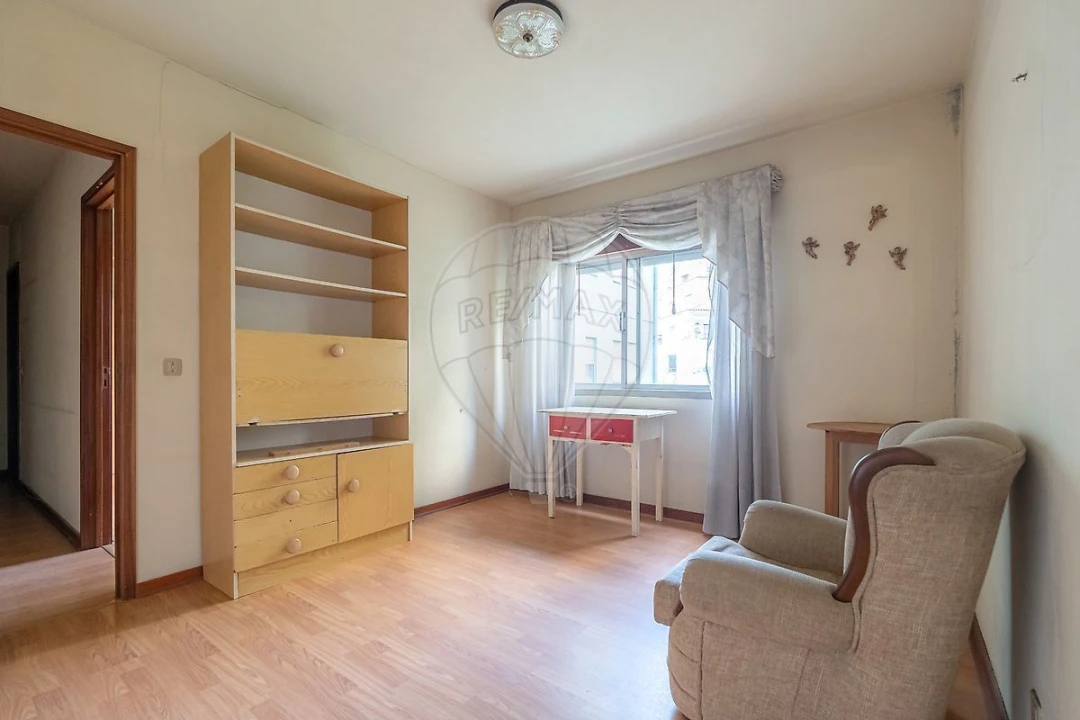 Apartamento T4 para Venda em Santo Antonio dos Olivais Foto 27