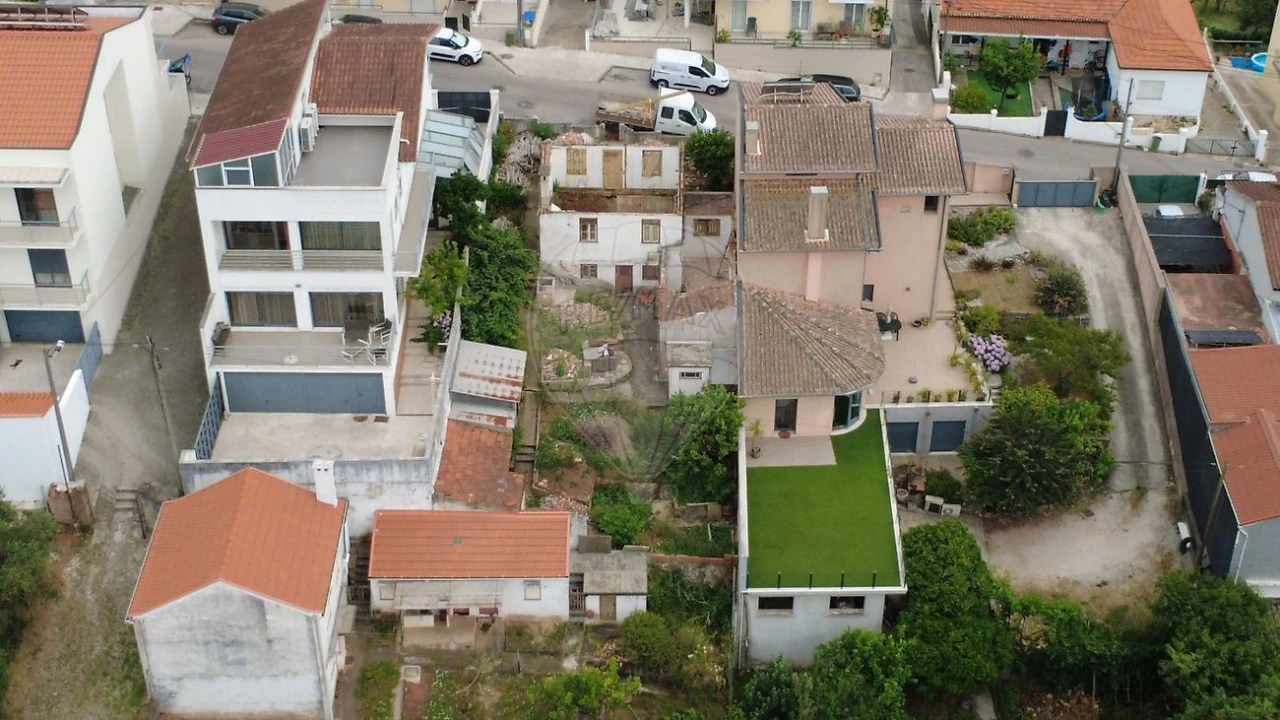 Moradia T3 para Venda em Santo Antonio dos Olivais Foto 3
