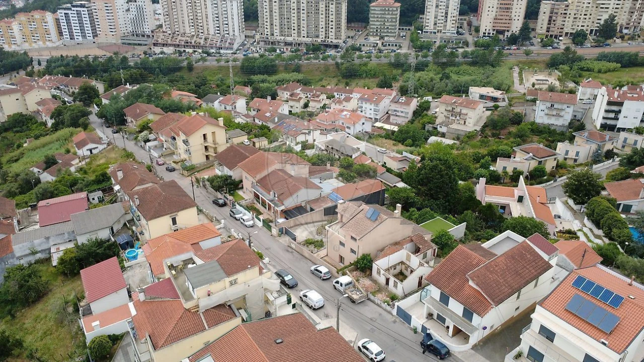 Moradia T3 para Venda em Santo Antonio dos Olivais Foto 9