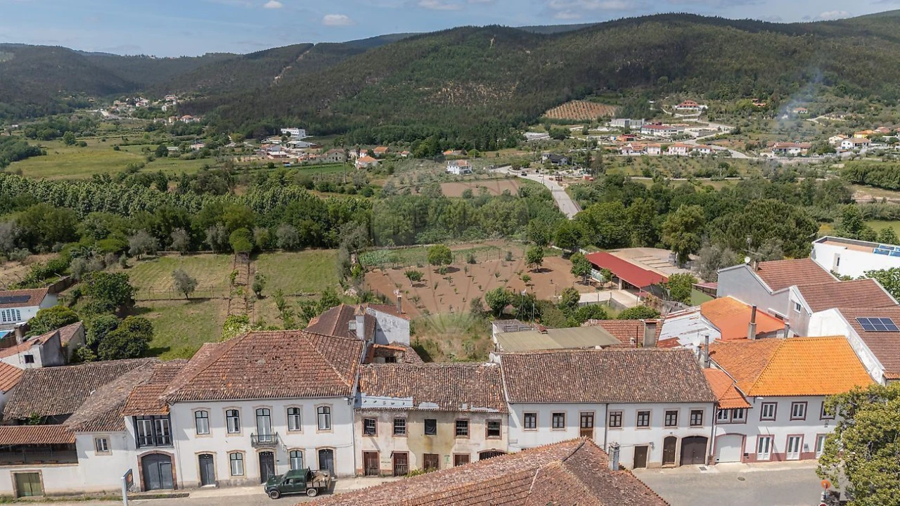 Moradia T4 para Venda em Vila Nova do Ceira Foto 5