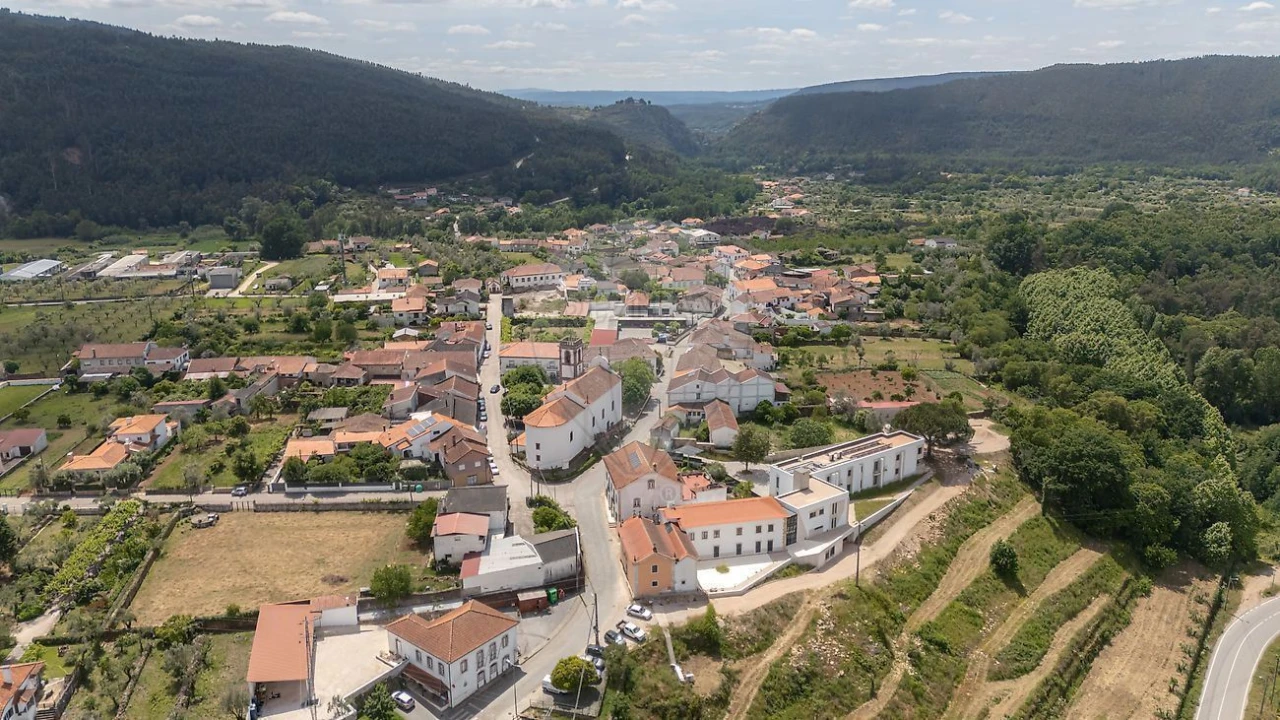 Moradia T4 para Venda em Vila Nova do Ceira Foto 23