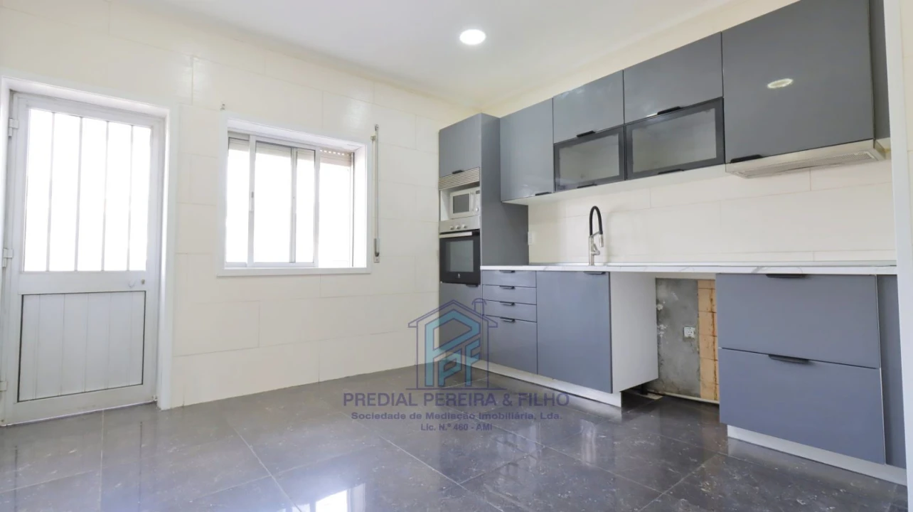 Apartamento T3 para Venda em Fânzeres e São Pedro da Cova Foto 1