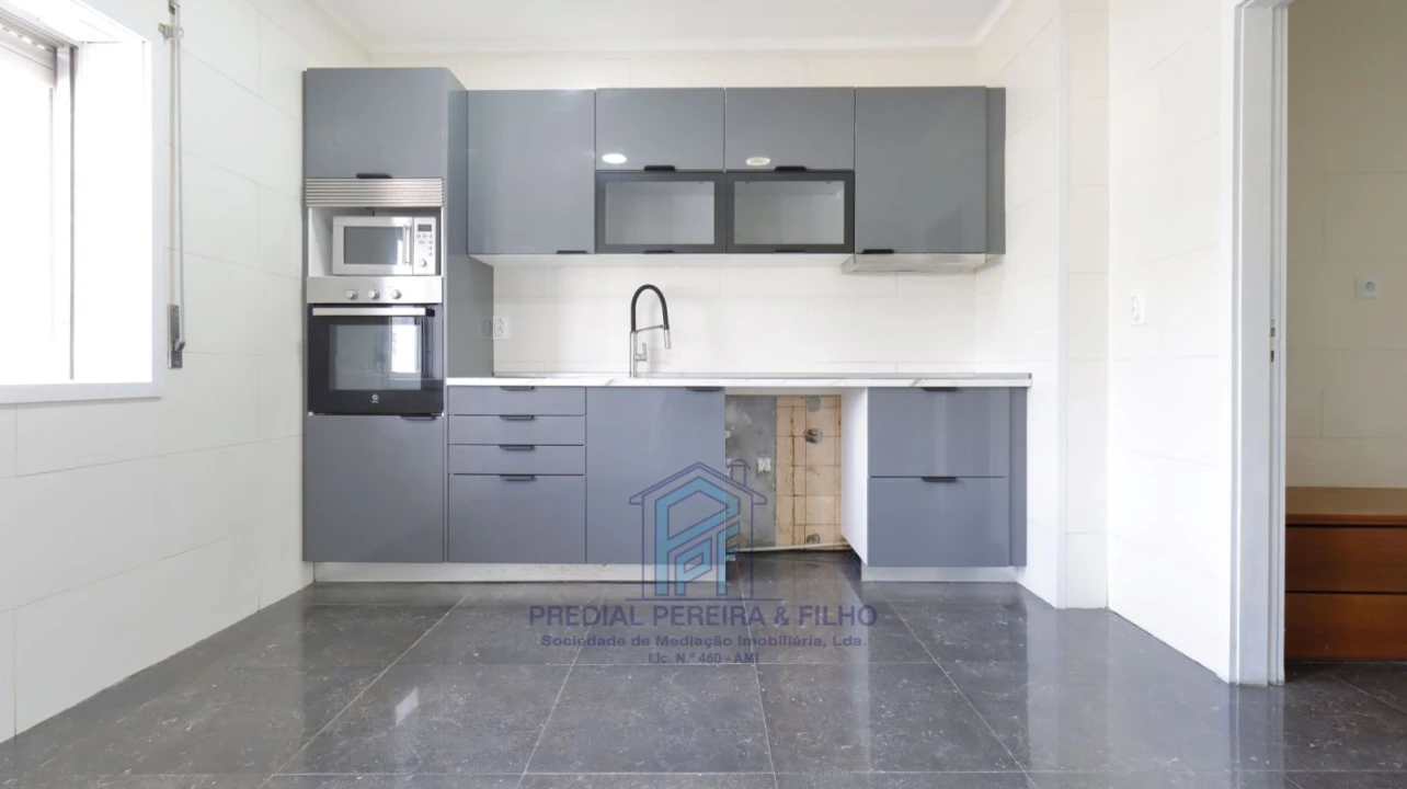 Apartamento T3 para Venda em Fânzeres e São Pedro da Cova Foto 9