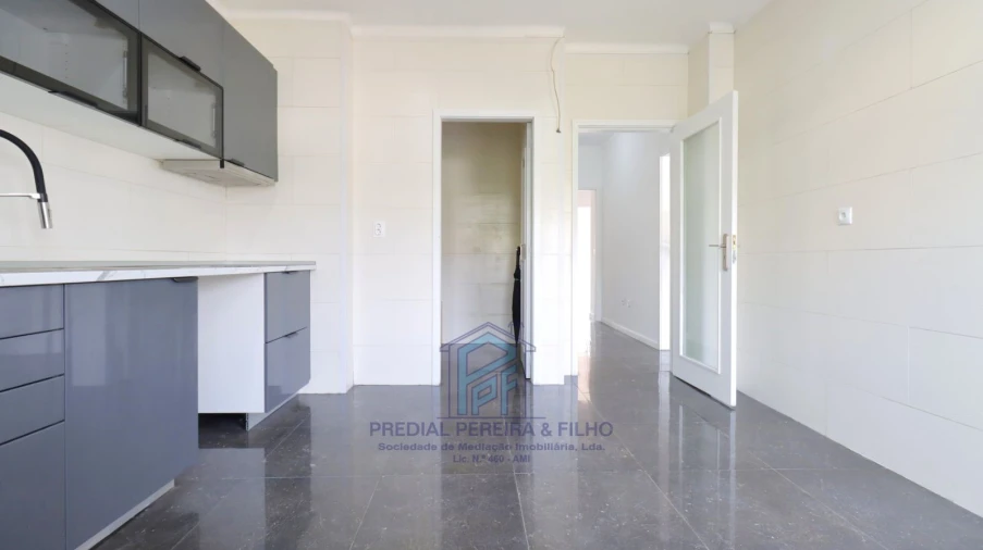 Apartamento T3 para Venda em Fânzeres e São Pedro da Cova Foto 11