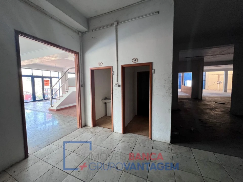 Armazém para Venda em Quinta do Anjo Foto 7