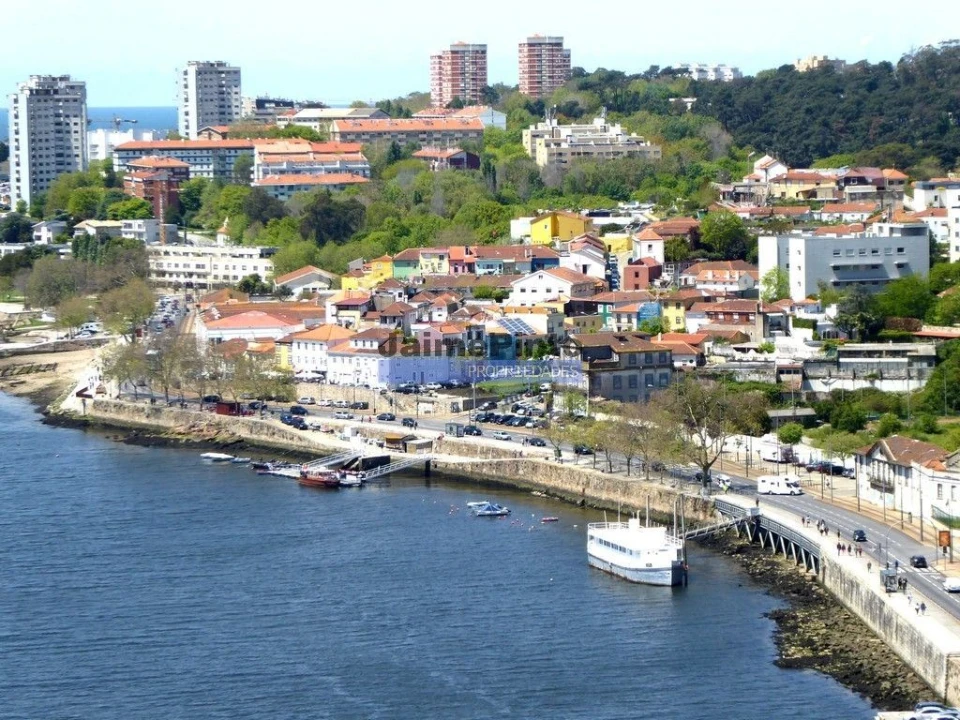 Prédio para Venda em Lordelo do Ouro e Massarelos Foto 1