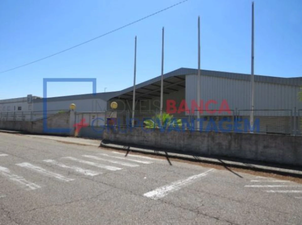 Armazém para Venda em Muge Foto 1