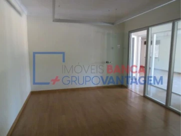 Armazém para Venda em Muge