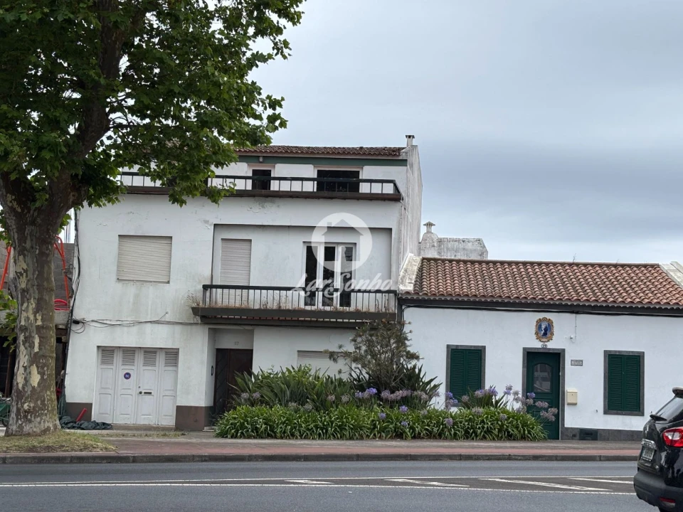 Moradia T4 para Venda em Ponta Delgada (São José) Foto 1