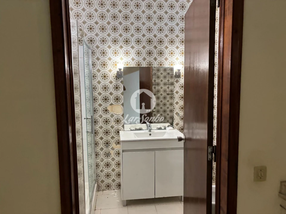 Moradia T4 para Venda em Ponta Delgada (São José) Foto 6