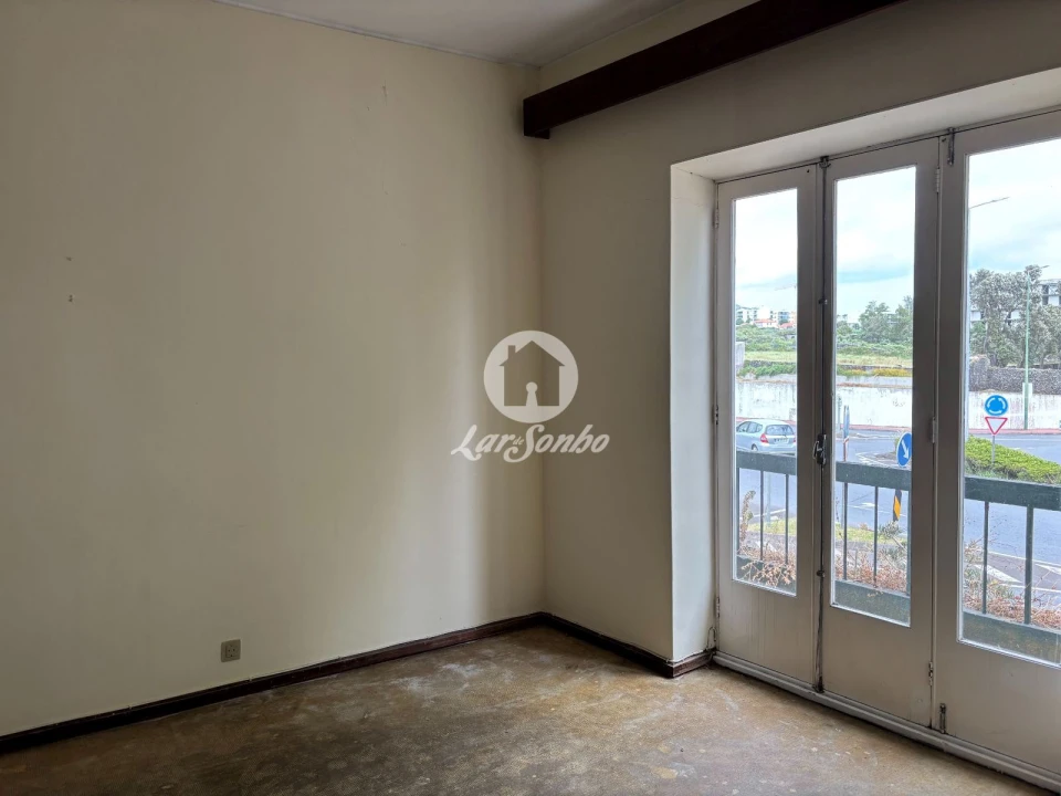 Moradia T4 para Venda em Ponta Delgada (São José) Foto 13