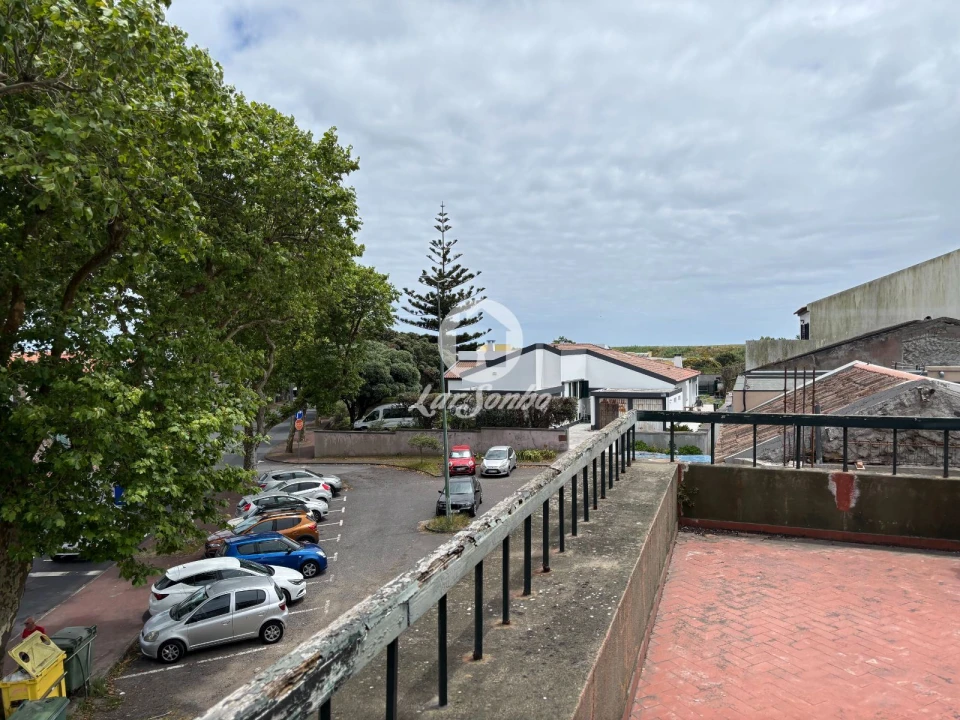 Moradia T4 para Venda em Ponta Delgada (São José) Foto 27