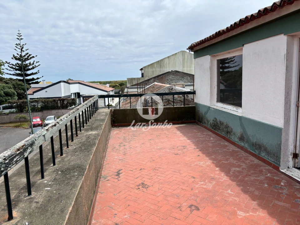 Moradia T4 para Venda em Ponta Delgada (São José) Foto 28