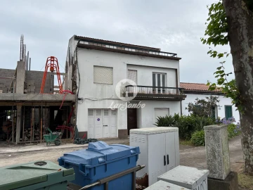 Moradia T4 para Venda em Ponta Delgada (São José)