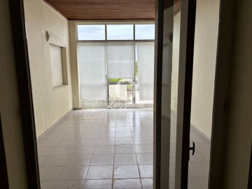 Moradia T4 para Venda em Ponta Delgada (São José)