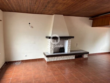 Moradia T4 para Venda em Ponta Delgada (São José)