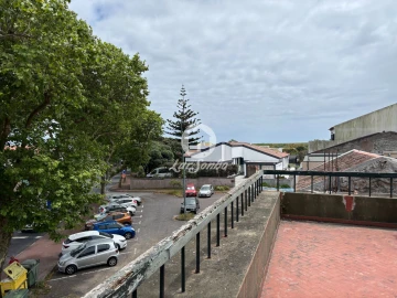 Moradia T4 para Venda em Ponta Delgada (São José)