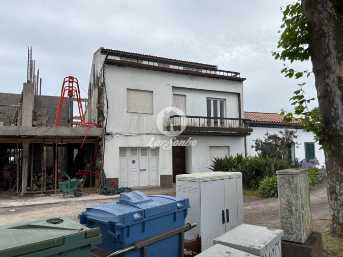 Moradia T4 para Venda em Ponta Delgada (São José) Foto 4