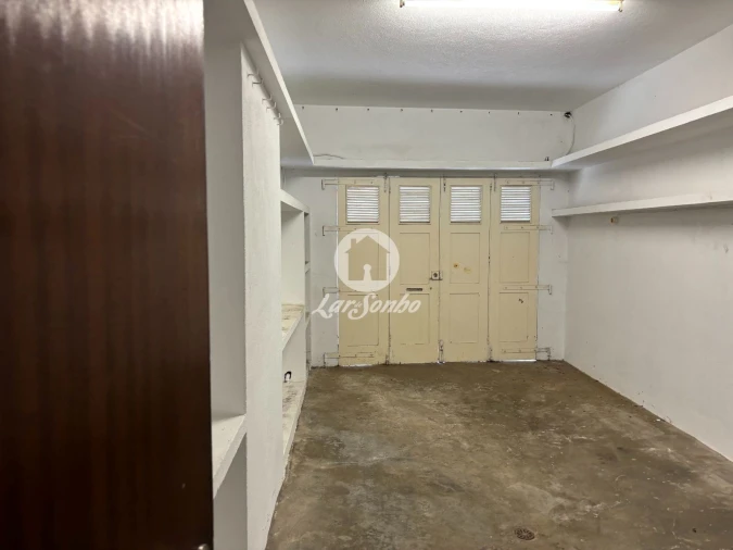 Moradia T4 para Venda em Ponta Delgada (São José) Foto 10