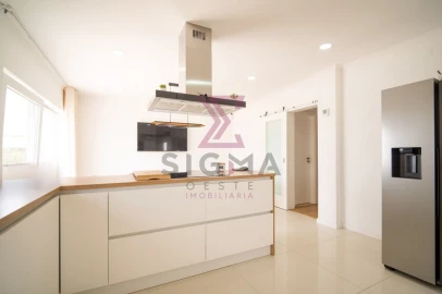 Moradia T4 para Venda em Vermelha