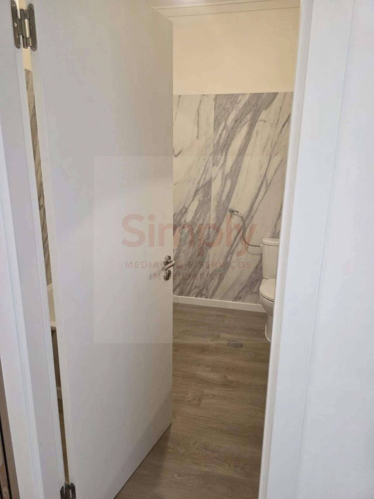 Apartamento T0 para Venda em Porto Salvo Foto 28