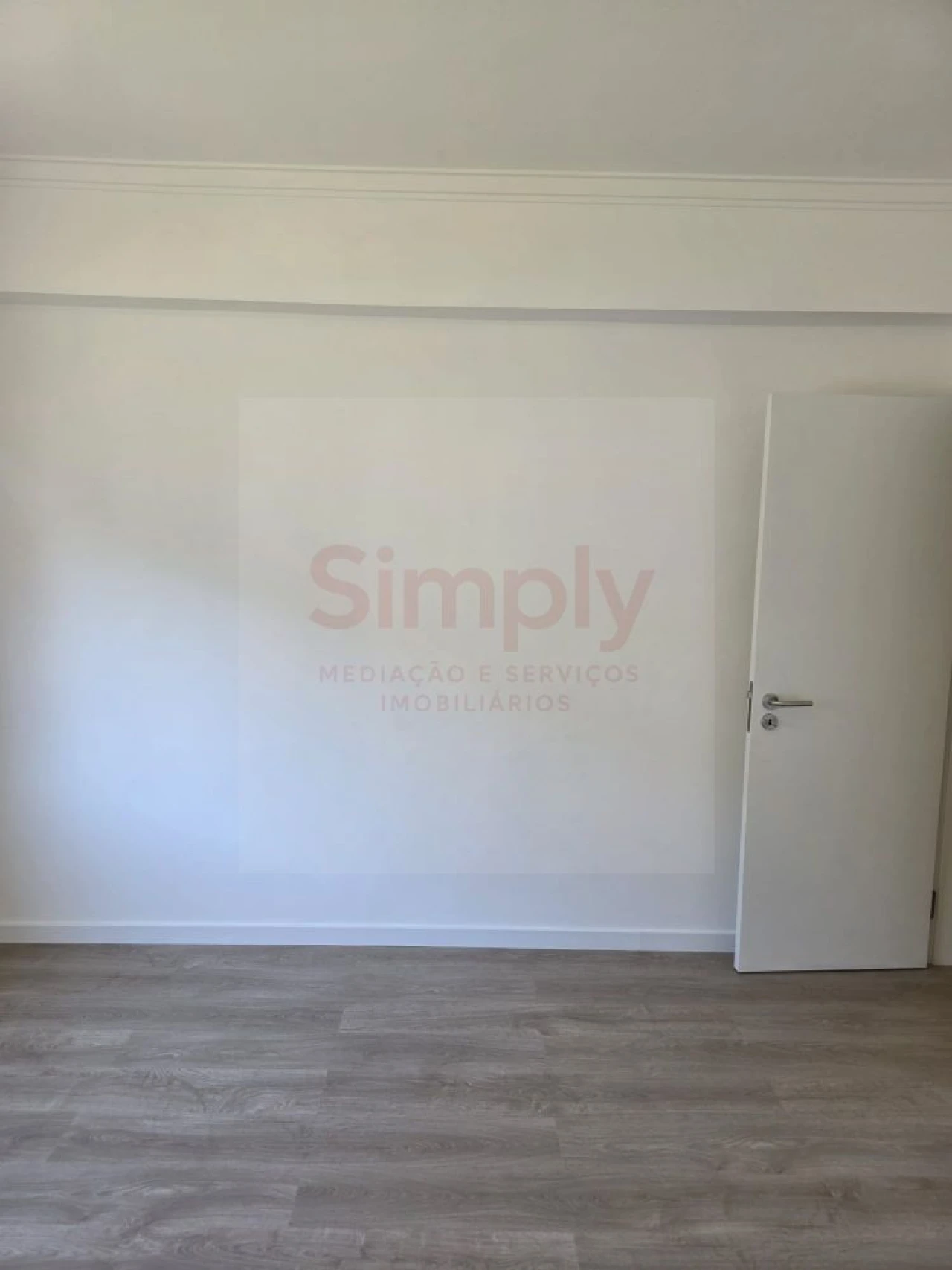 Apartamento T0 para Venda em Porto Salvo Foto 27