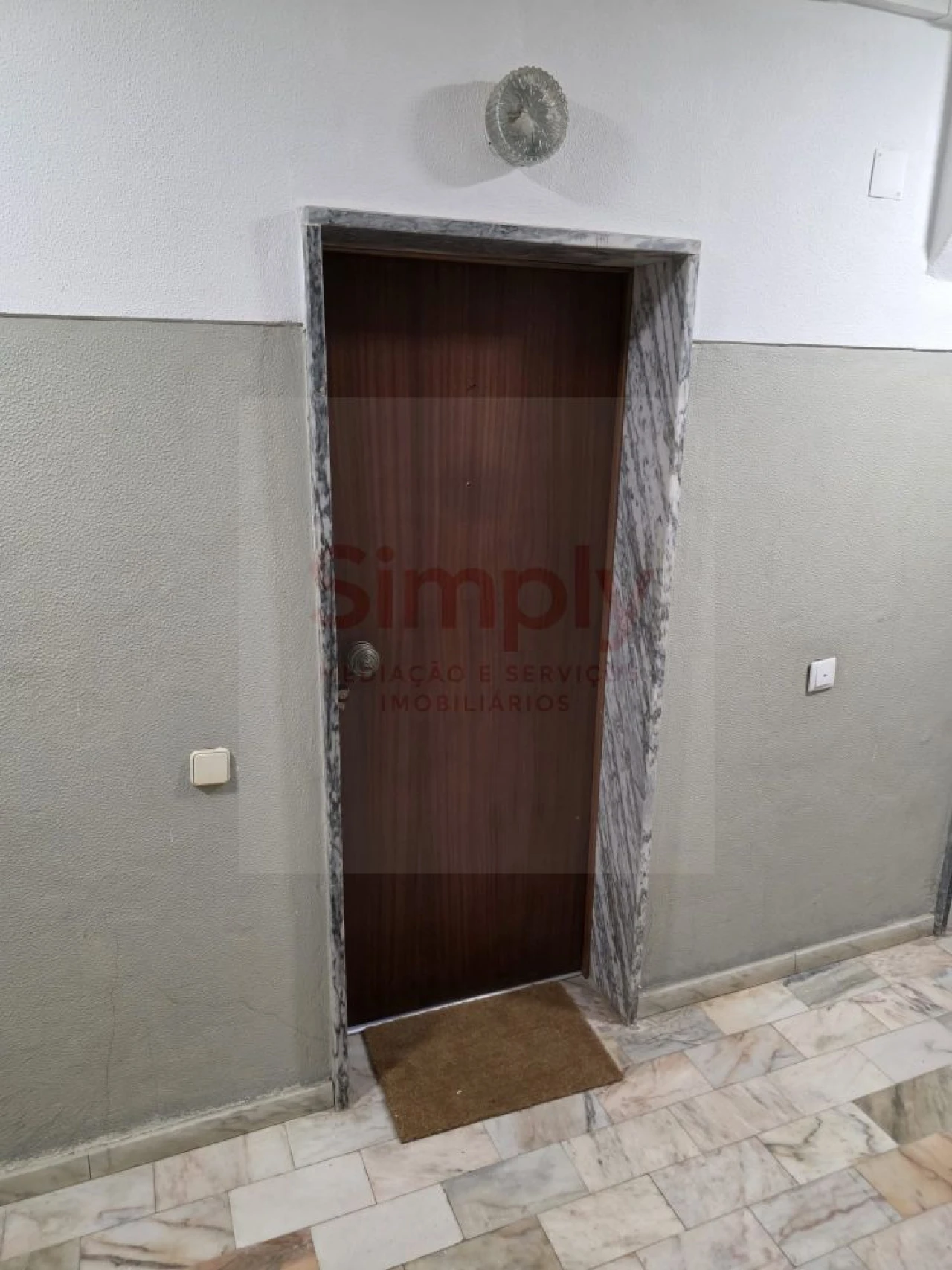 Apartamento T0 para Venda em Porto Salvo Foto 5